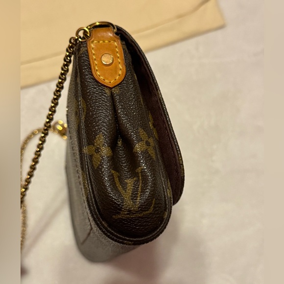 Louis Vuitton Favorite PM Monogram Purse - Picture 8 of 14